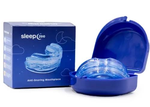 Transparent SleepZee anti-snoring mouthpiece with an open blue case and matching box